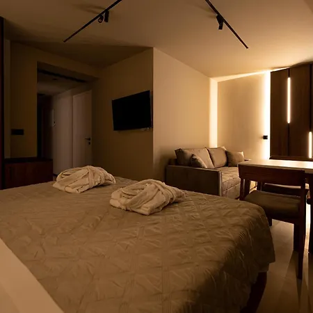 Avaia Boutique